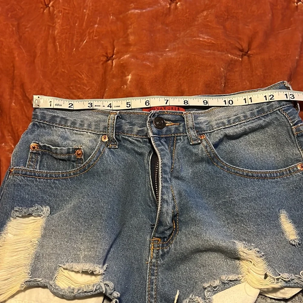 Lulus signature 8 distressed shorts - Picture 3 of 6